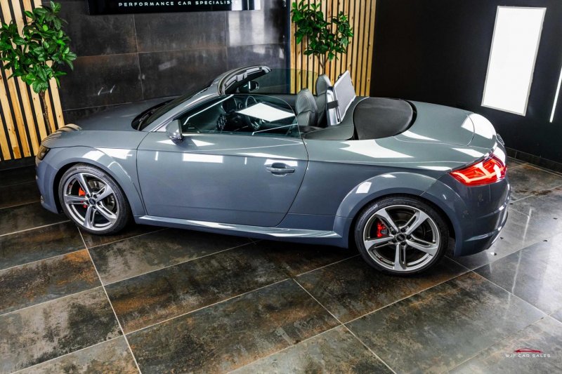 AUDI TT