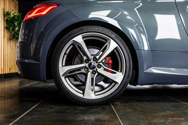 AUDI TT