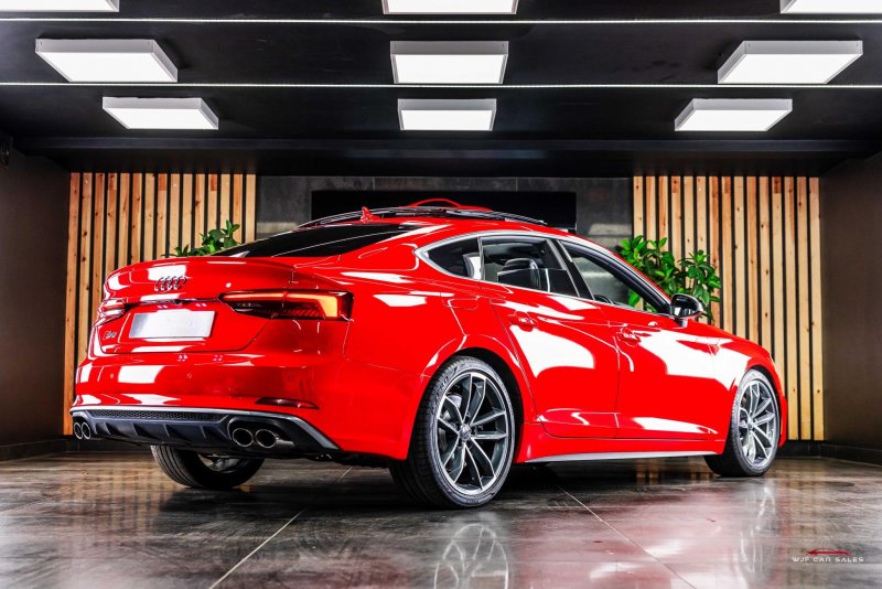 AUDI S5