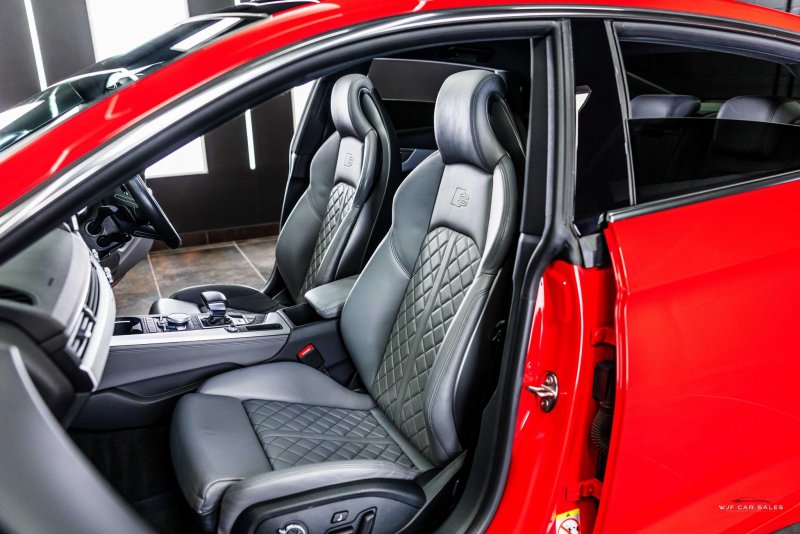 AUDI S5