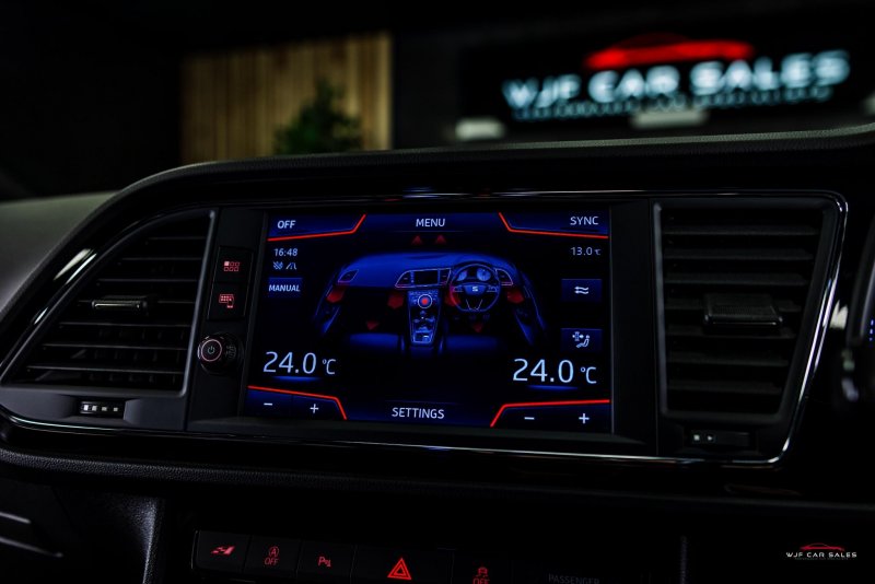 SEAT LEON