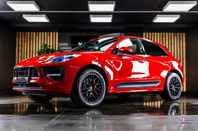 PORSCHE MACAN