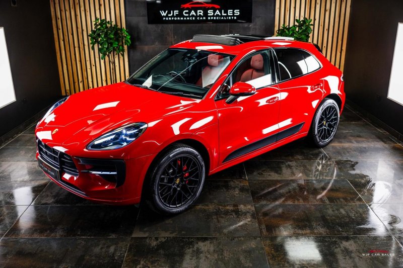 PORSCHE MACAN