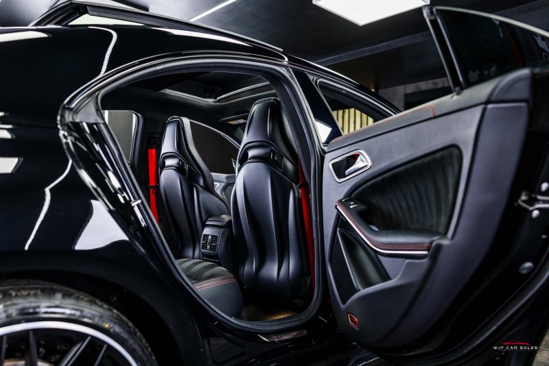 MERCEDES-BENZ CLA