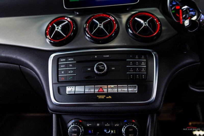 MERCEDES-BENZ CLA