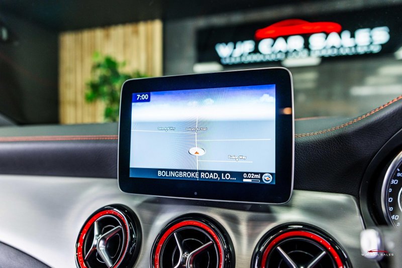 MERCEDES-BENZ CLA