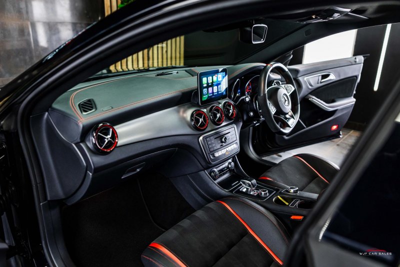 MERCEDES-BENZ CLA