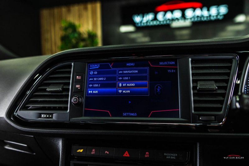 SEAT LEON
