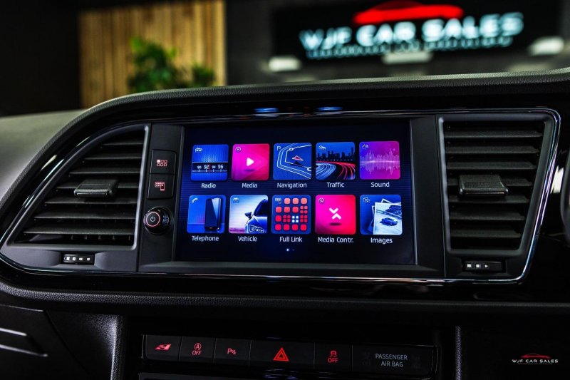 SEAT LEON