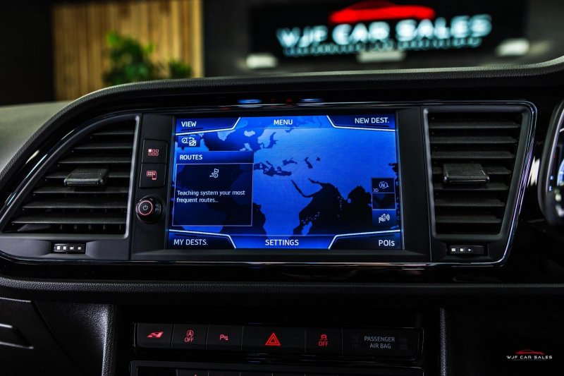 SEAT LEON