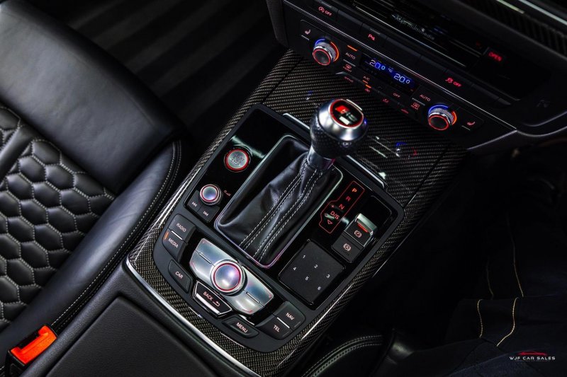 AUDI RS6