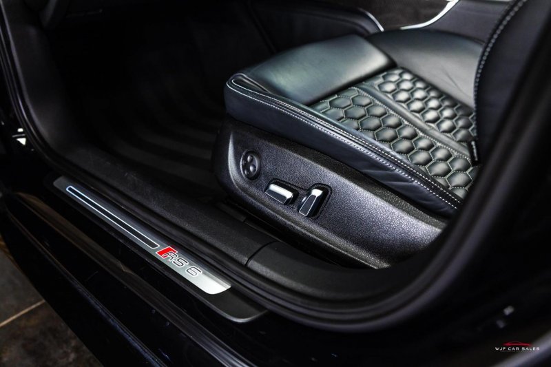 AUDI RS6