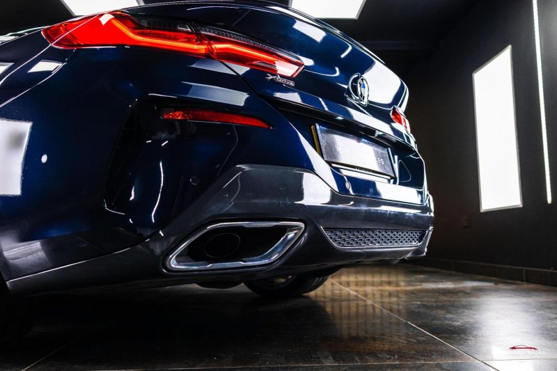 BMW 8 SERIES