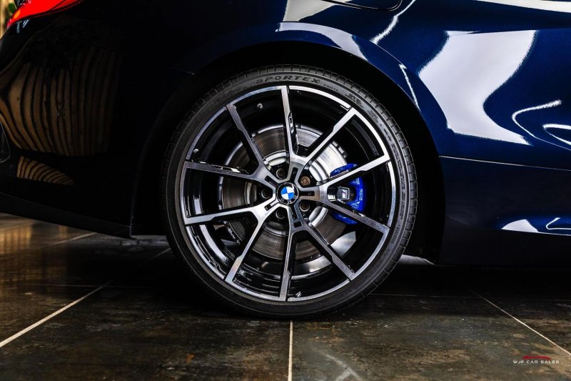 BMW 8 SERIES