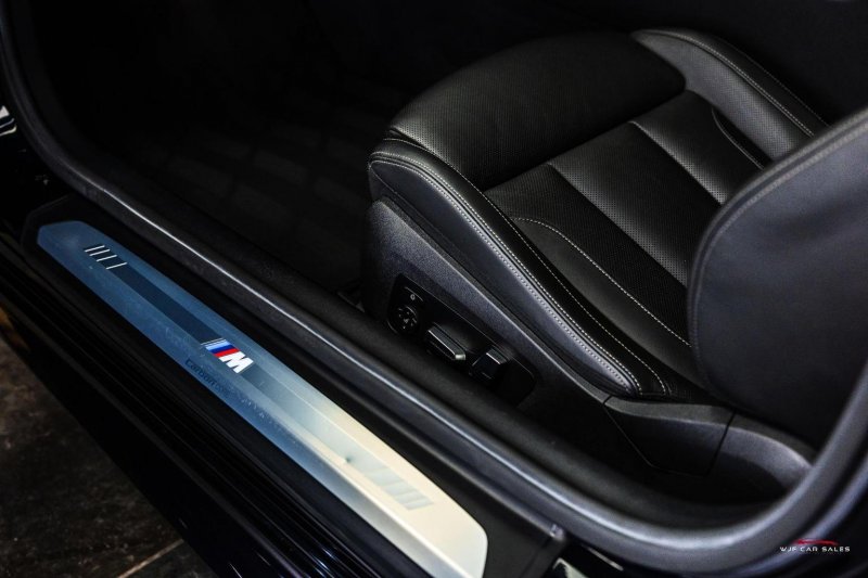 BMW 8 SERIES