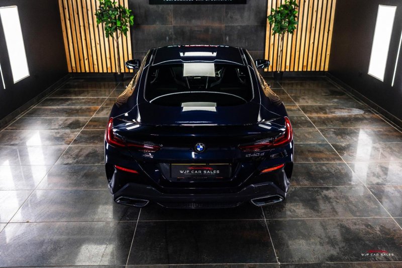 BMW 8 SERIES
