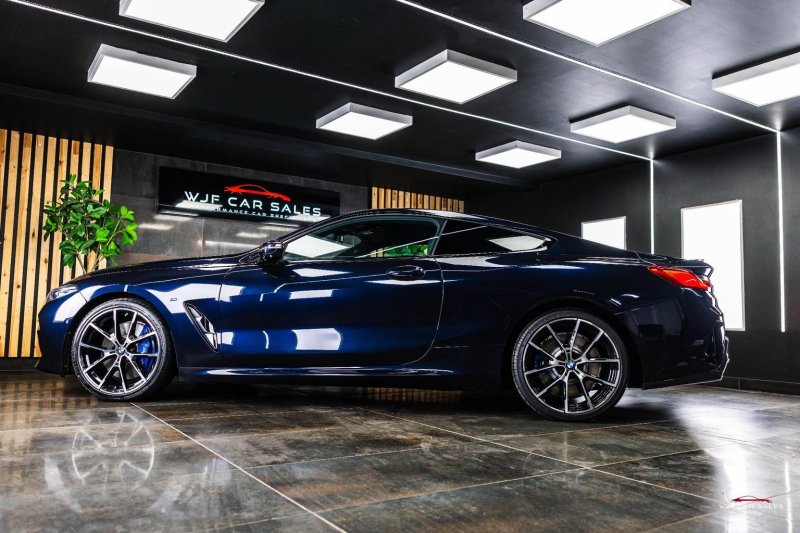 BMW 8 SERIES