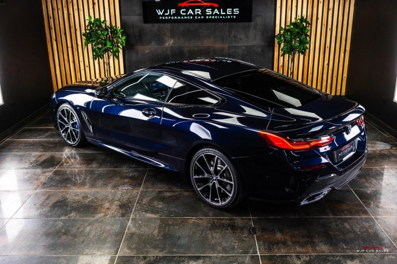 BMW 8 SERIES