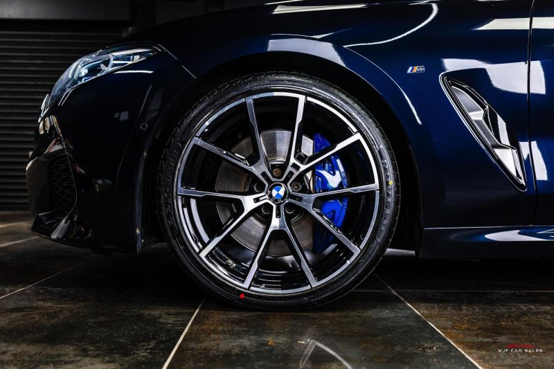 BMW 8 SERIES
