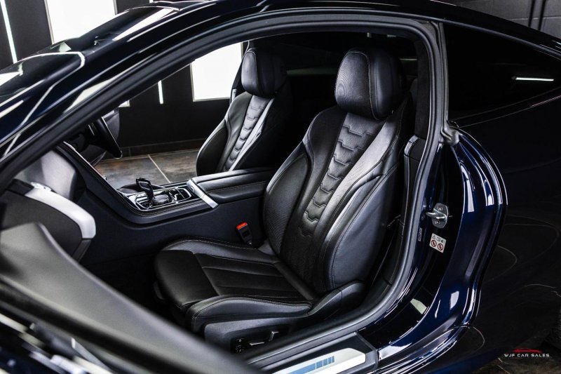 BMW 8 SERIES