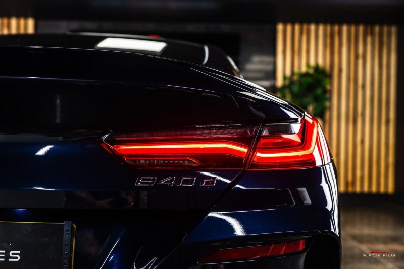 BMW 8 SERIES