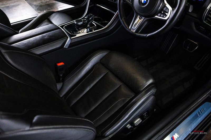 BMW 8 SERIES