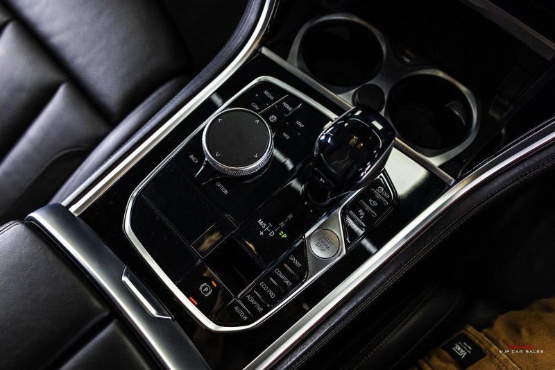 BMW 8 SERIES