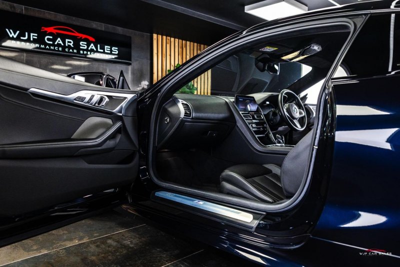 BMW 8 SERIES