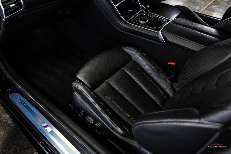BMW 8 SERIES