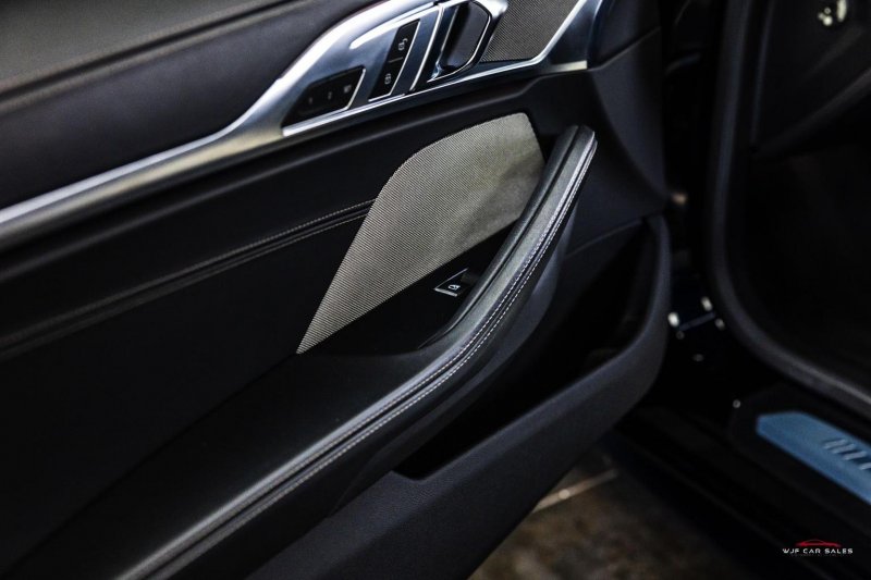BMW 8 SERIES