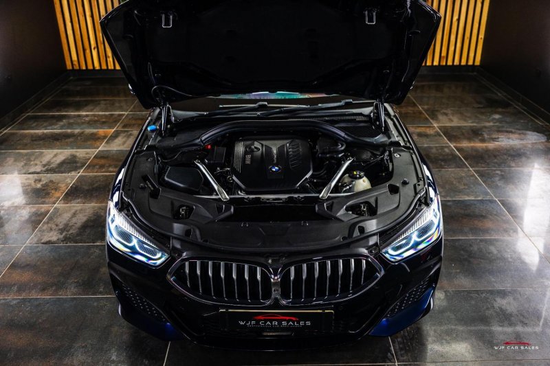 BMW 8 SERIES