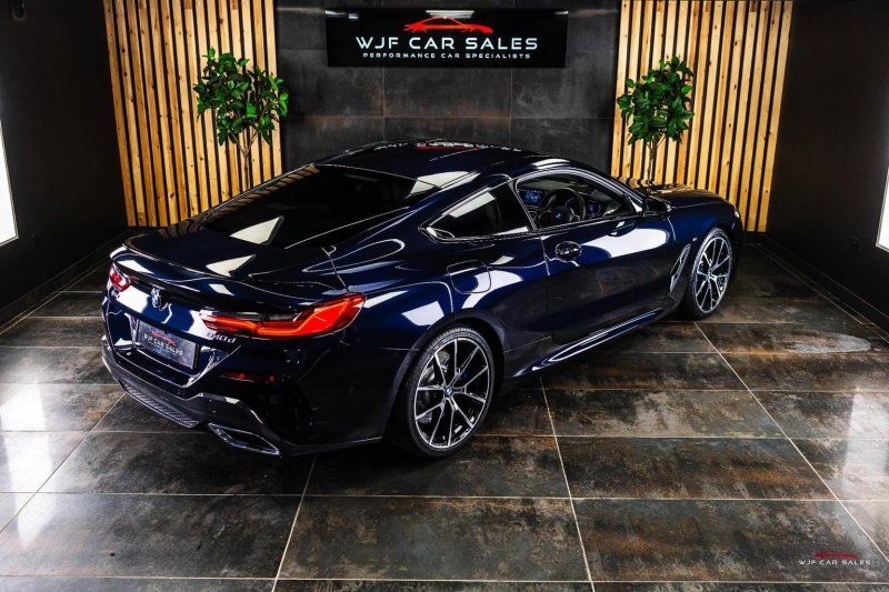 BMW 8 SERIES