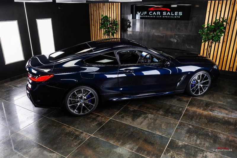 BMW 8 SERIES