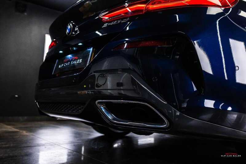 BMW 8 SERIES