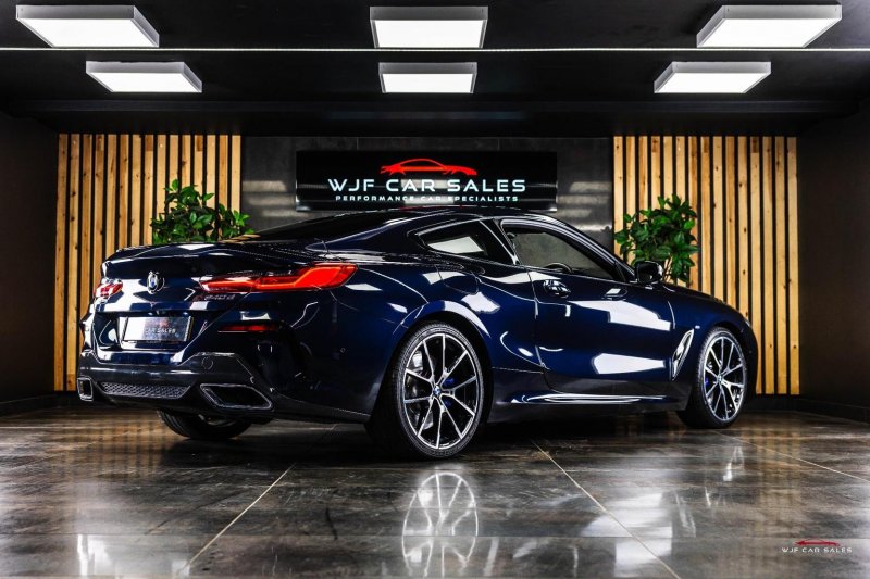 BMW 8 SERIES