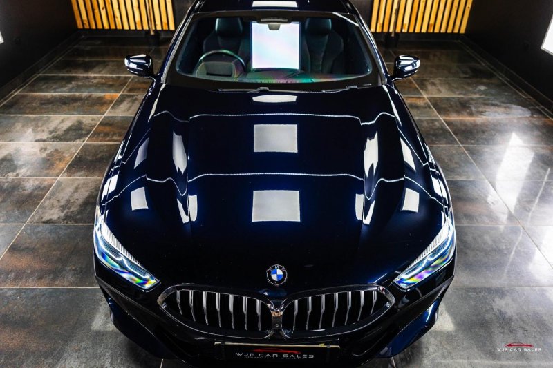 BMW 8 SERIES