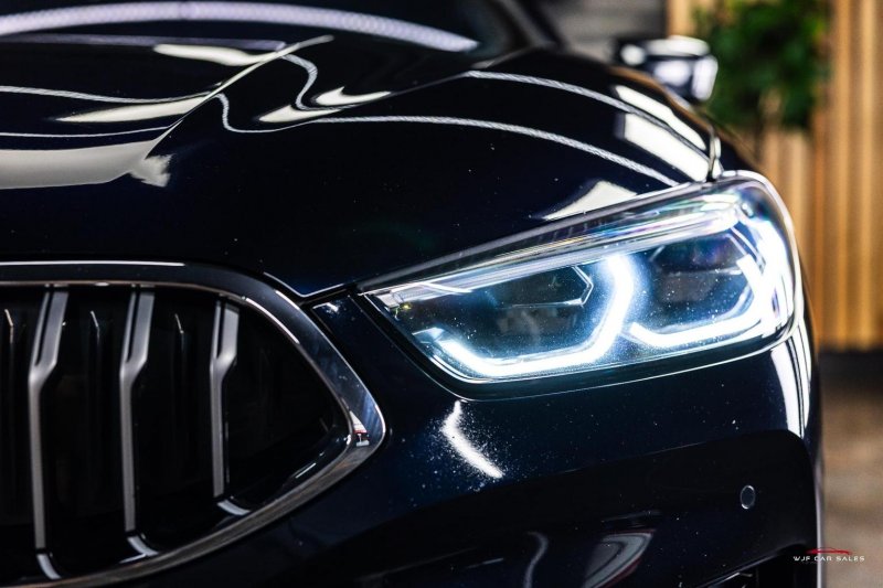 BMW 8 SERIES