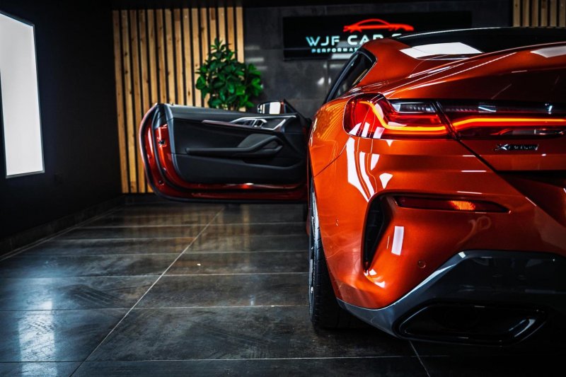 BMW 8 SERIES