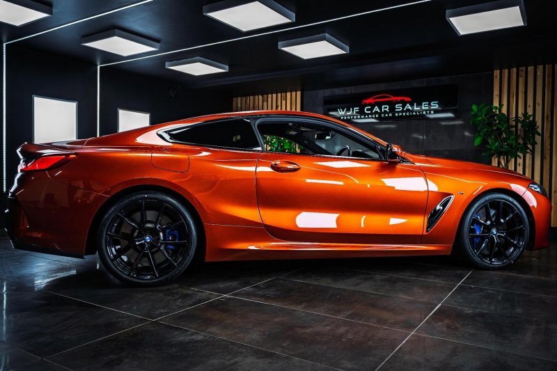 BMW 8 SERIES