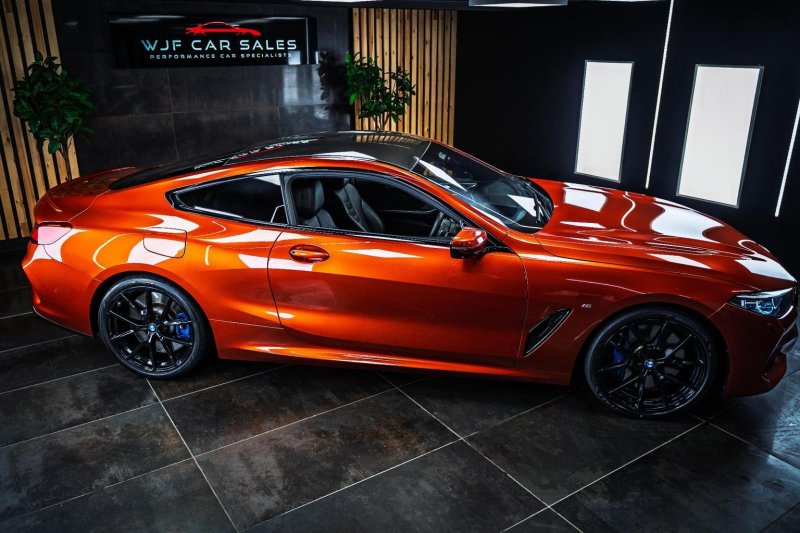 BMW 8 SERIES