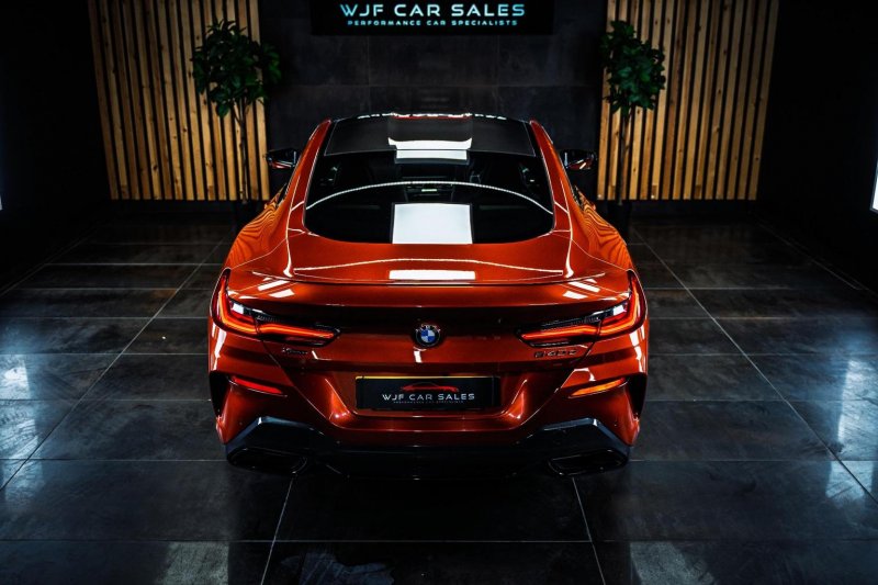 BMW 8 SERIES