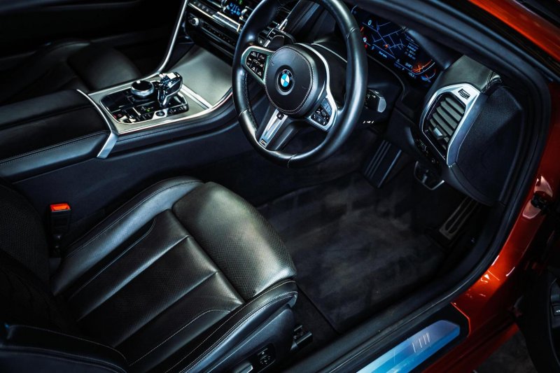 BMW 8 SERIES
