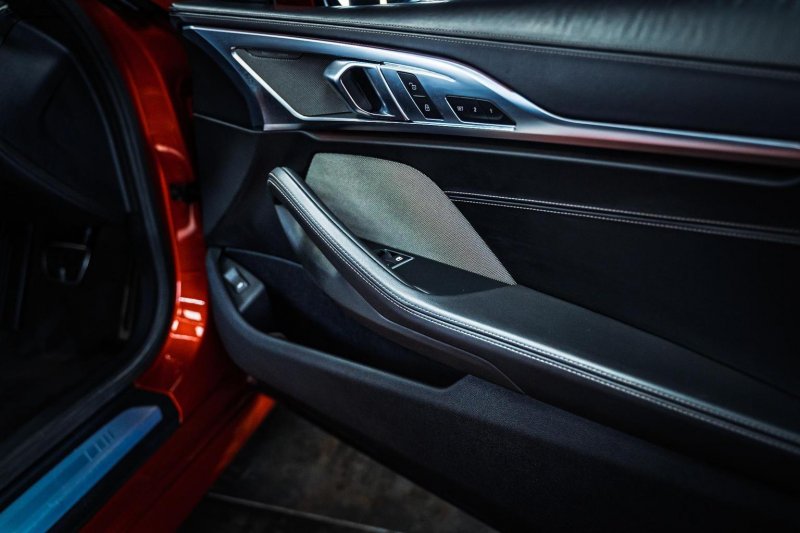 BMW 8 SERIES