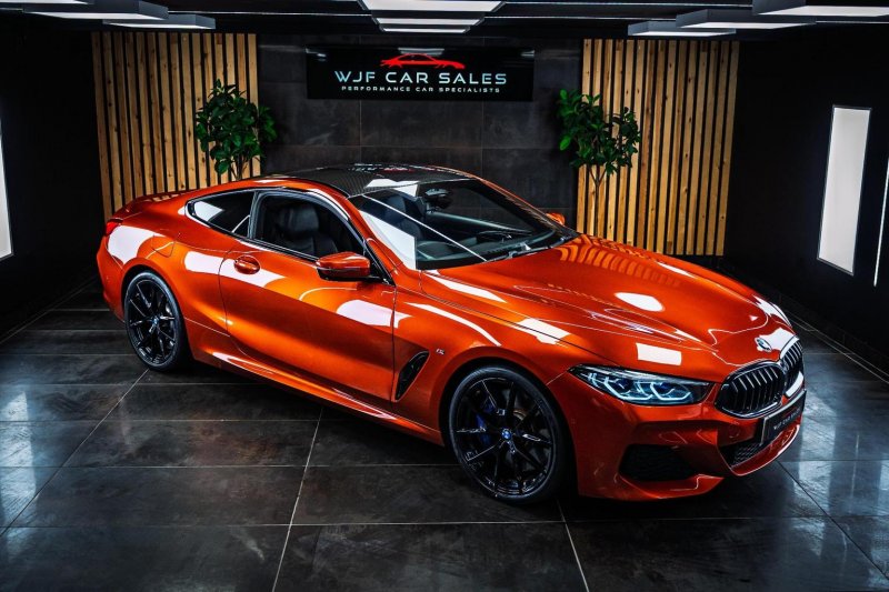 BMW 8 SERIES