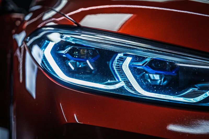 BMW 8 SERIES