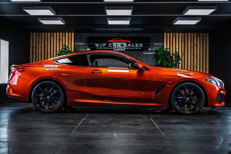 BMW 8 SERIES