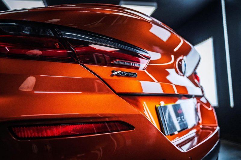 BMW 8 SERIES