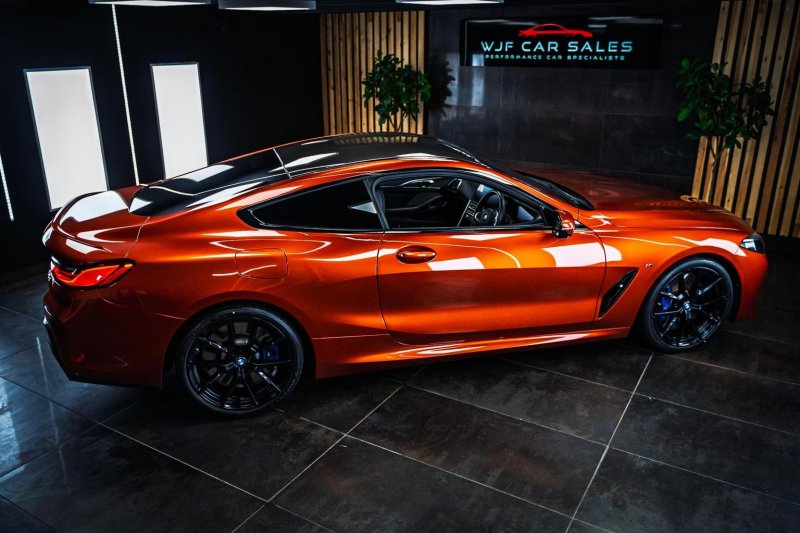 BMW 8 SERIES