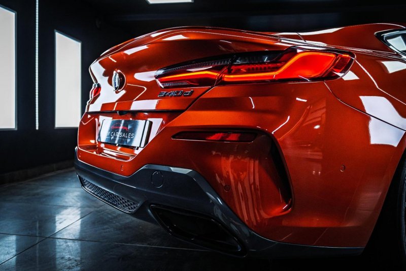 BMW 8 SERIES