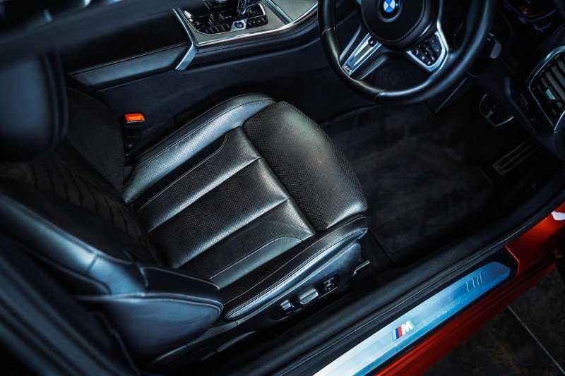 BMW 8 SERIES